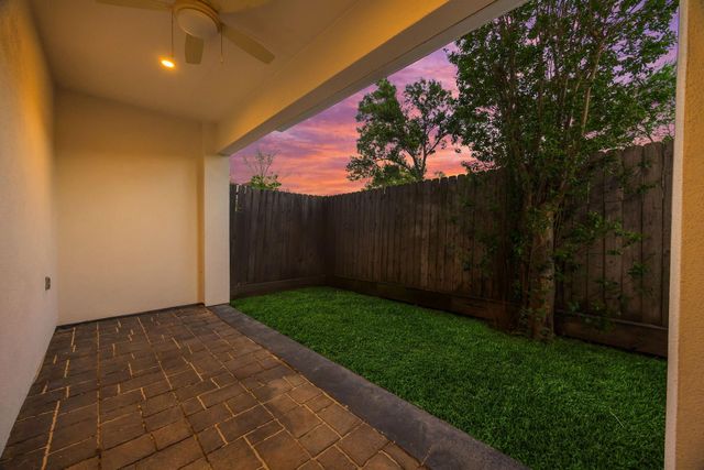 7327 Shadyvilla Pointe Drive, Houston, TX 77055