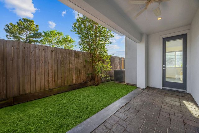 7327 Shadyvilla Pointe Drive, Houston, TX 77055