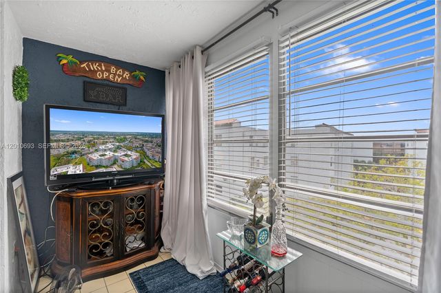 2850 Somerset Drive 410L, Lauderdale Lakes, FL 33311