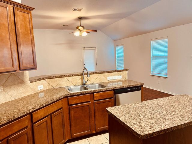 1208 Rainbow Parke DR, Round Rock, TX 78665