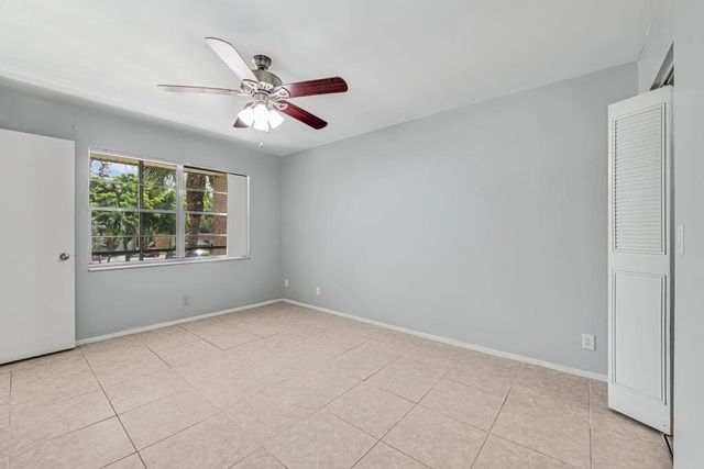 445 LAKE FRANCES Drive 445, West Palm Beach, FL 33411