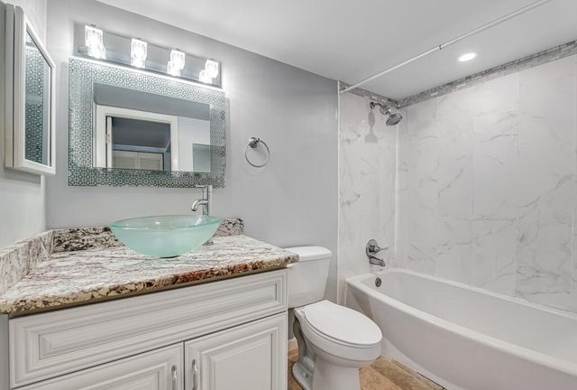 445 LAKE FRANCES Drive 445, West Palm Beach, FL 33411