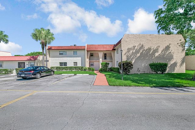 445 LAKE FRANCES Drive 445, West Palm Beach, FL 33411