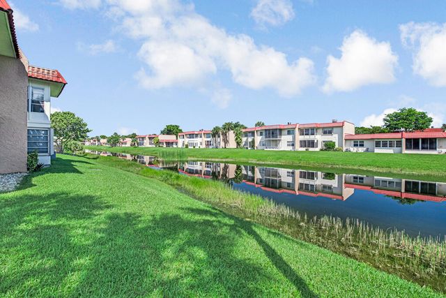 445 LAKE FRANCES Drive 445, West Palm Beach, FL 33411