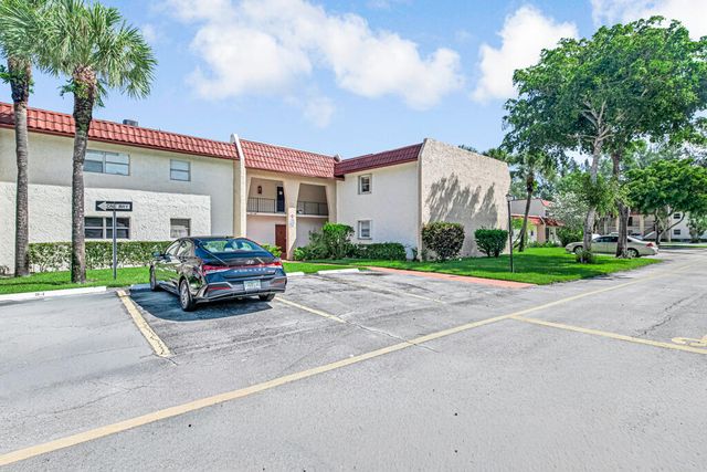 445 LAKE FRANCES Drive 445, West Palm Beach, FL 33411