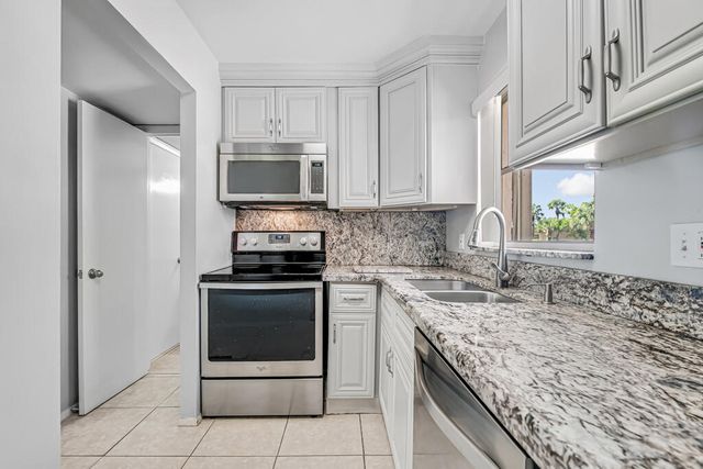 445 LAKE FRANCES Drive 445, West Palm Beach, FL 33411