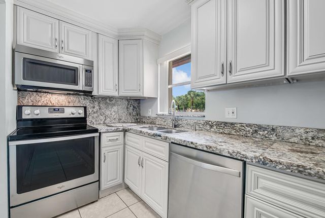 445 LAKE FRANCES Drive 445, West Palm Beach, FL 33411