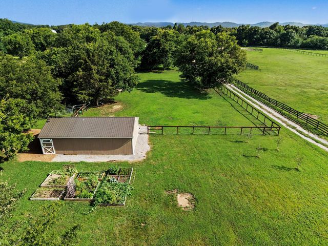 105 Blue Ribbon Trl, Christiana, TN 37037