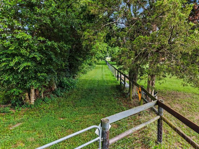 105 Blue Ribbon Trl, Christiana, TN 37037