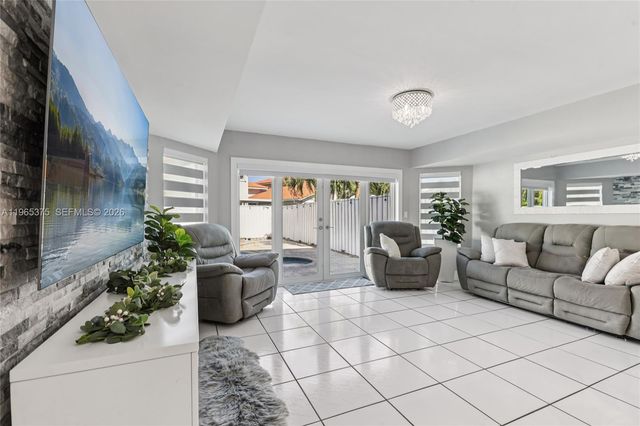 6173 NW 181st Terr Cir N, Hialeah, FL 33015