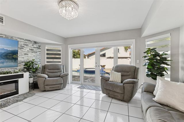 6173 NW 181st Terr Cir N, Hialeah, FL 33015