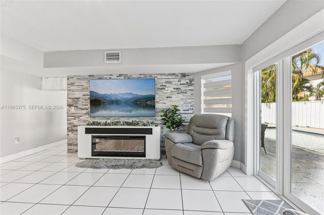 6173 NW 181st Terr Cir N, Hialeah, FL 33015