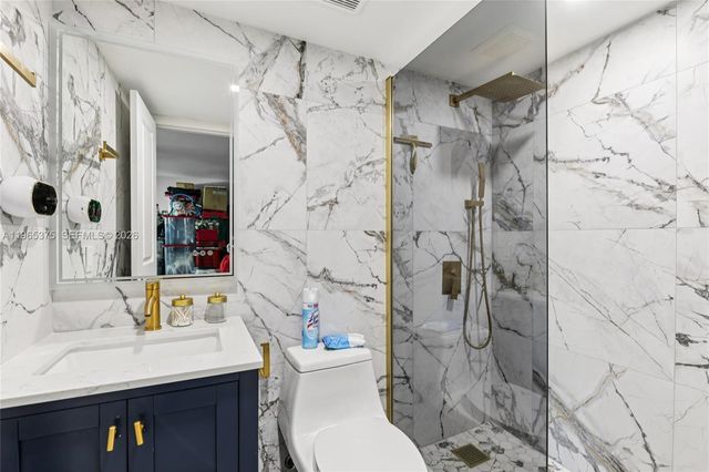 6173 NW 181st Terr Cir N, Hialeah, FL 33015