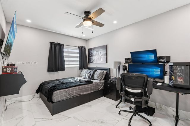 6173 NW 181st Terr Cir N, Hialeah, FL 33015