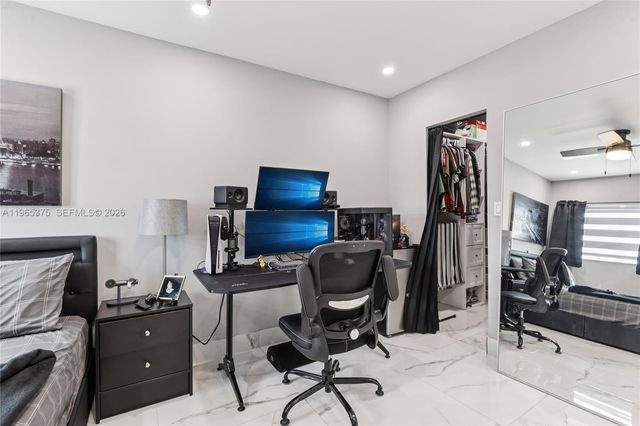 6173 NW 181st Terr Cir N, Hialeah, FL 33015