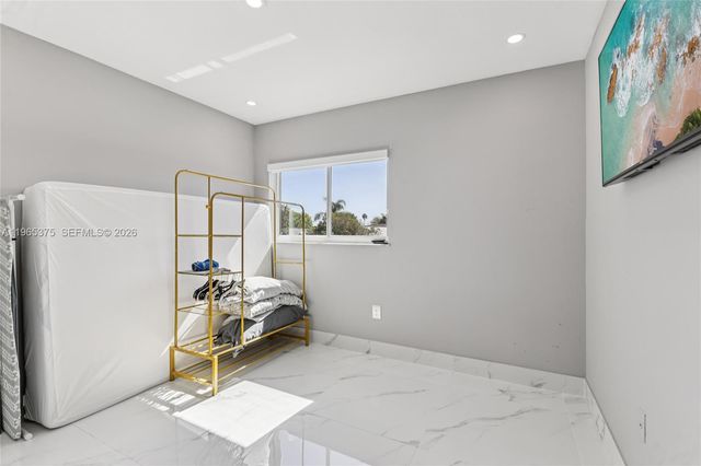 6173 NW 181st Terr Cir N, Hialeah, FL 33015