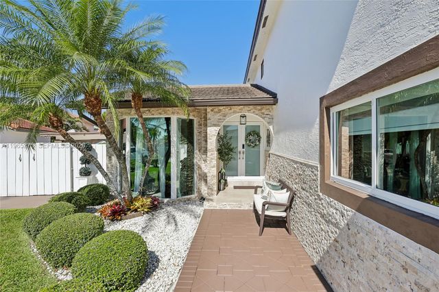 6173 NW 181st Terr Cir N, Hialeah, FL 33015