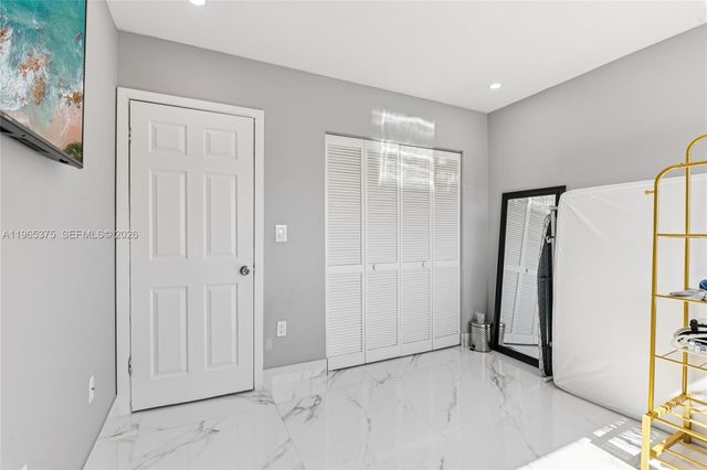 6173 NW 181st Terr Cir N, Hialeah, FL 33015