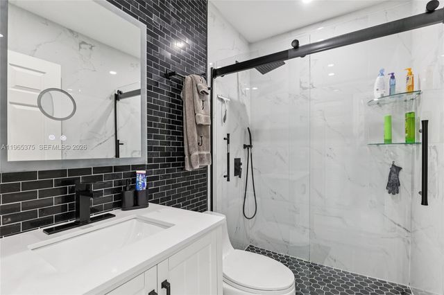 6173 NW 181st Terr Cir N, Hialeah, FL 33015