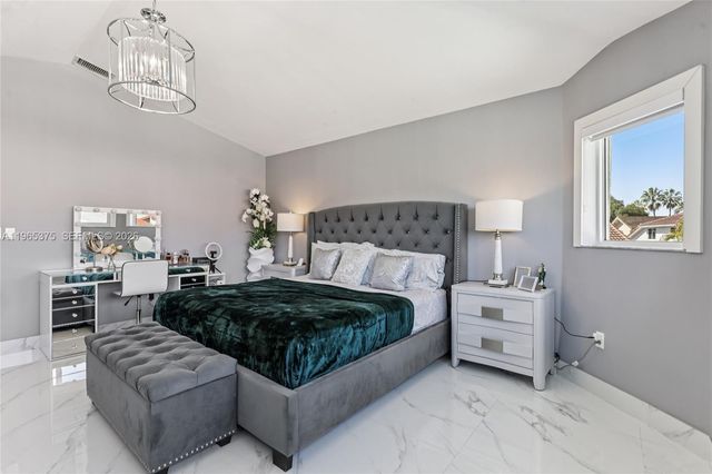 6173 NW 181st Terr Cir N, Hialeah, FL 33015