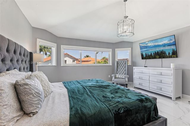 6173 NW 181st Terr Cir N, Hialeah, FL 33015