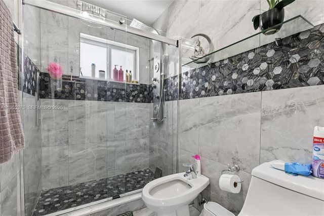 6173 NW 181st Terr Cir N, Hialeah, FL 33015