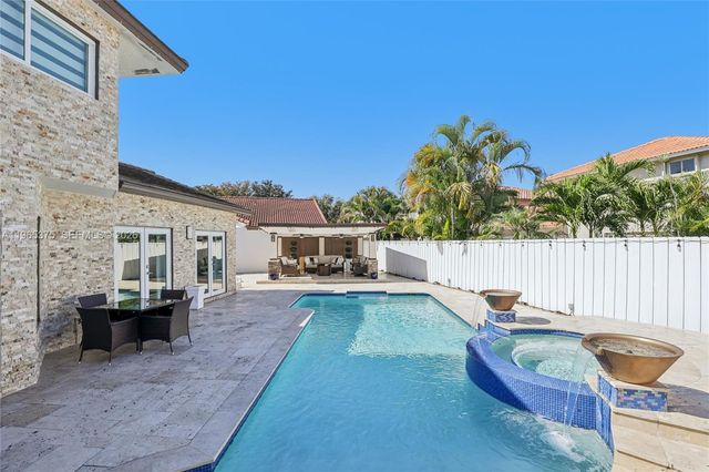 6173 NW 181st Terr Cir N, Hialeah, FL 33015