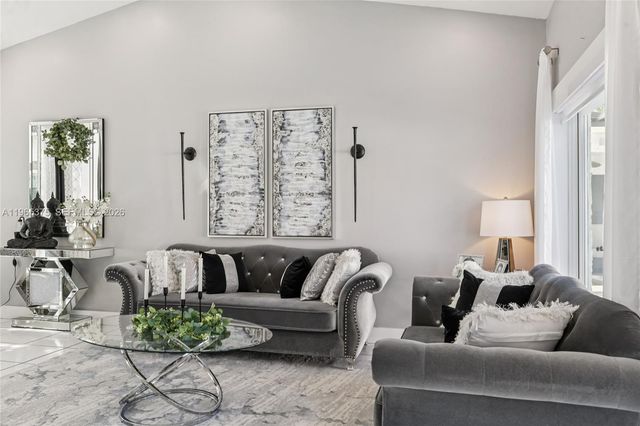 6173 NW 181st Terr Cir N, Hialeah, FL 33015