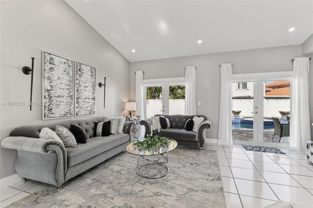 6173 NW 181st Terr Cir N, Hialeah, FL 33015