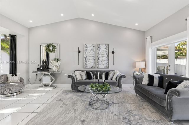 6173 NW 181st Terr Cir N, Hialeah, FL 33015