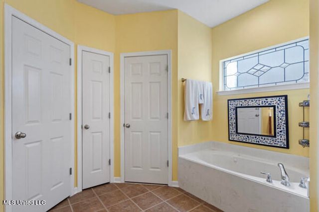 203 Fairway Trace Drive, Hernando, MS 38632