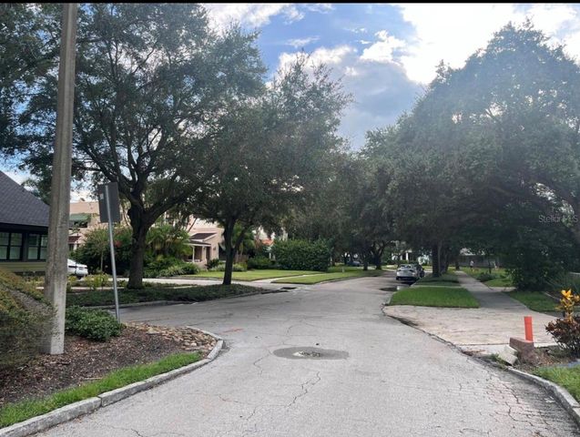 2317 W BRISTOL AVENUE, Tampa, FL 33609