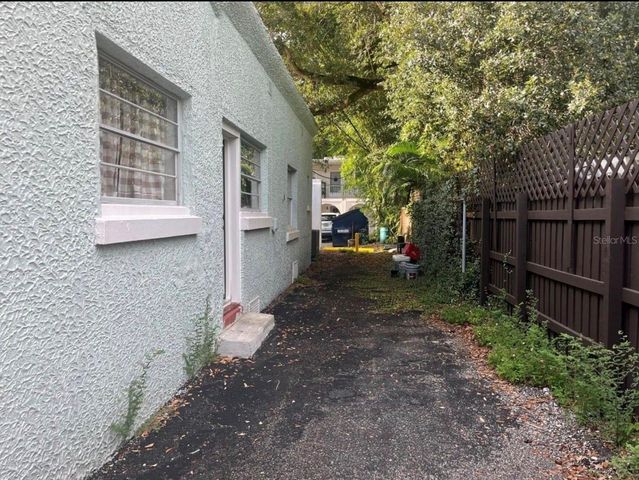 2317 W BRISTOL AVENUE, Tampa, FL 33609