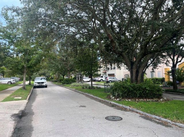 2317 W BRISTOL AVENUE, Tampa, FL 33609