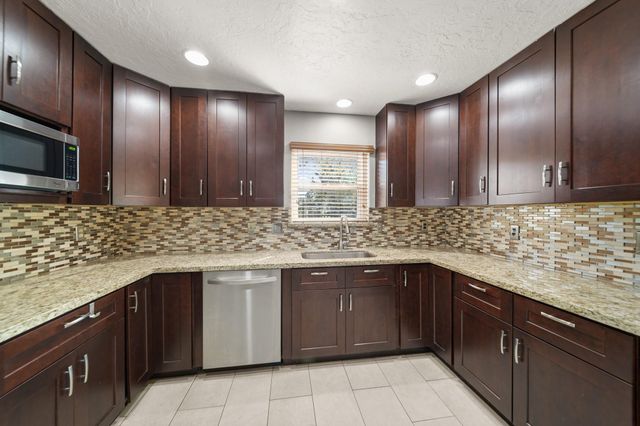 3002 Hampton Drive, Missouri City, TX 77459