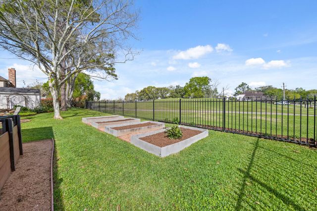 3002 Hampton Drive, Missouri City, TX 77459