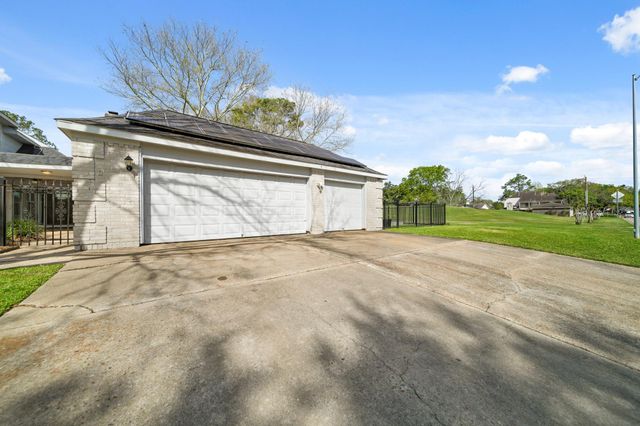 3002 Hampton Drive, Missouri City, TX 77459