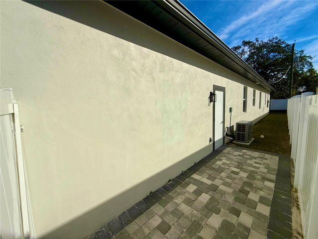 8511 N NEWPORT AVENUE, Tampa, FL 33604