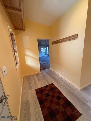 5042 US Highway 89 S, Livingston, MT 59047