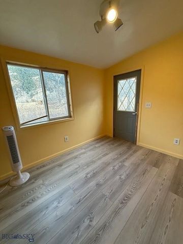 5042 US Highway 89 S, Livingston, MT 59047