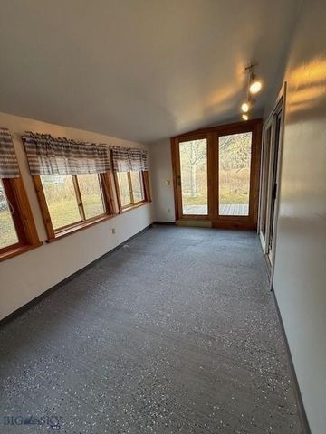 5042 US Highway 89 S, Livingston, MT 59047