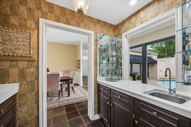 306 Gessner Road, Bunker Hill Village, TX 77024