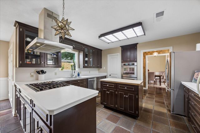 306 Gessner Road, Bunker Hill Village, TX 77024