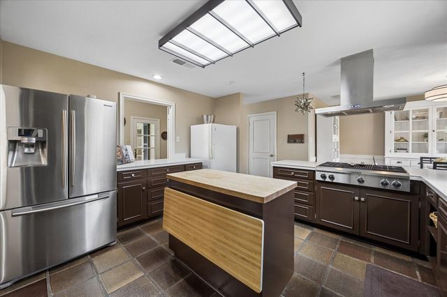 306 Gessner Road, Bunker Hill Village, TX 77024