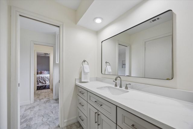 306 Gessner Road, Bunker Hill Village, TX 77024