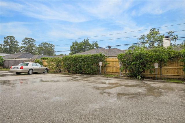 306 Gessner Road, Bunker Hill Village, TX 77024