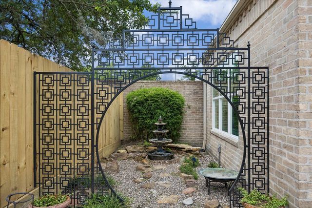 306 Gessner Road, Bunker Hill Village, TX 77024