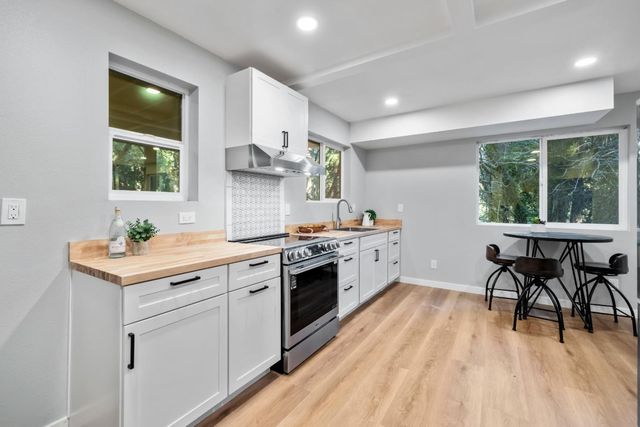 831 Hillcrest Drive, Felton, CA 95018