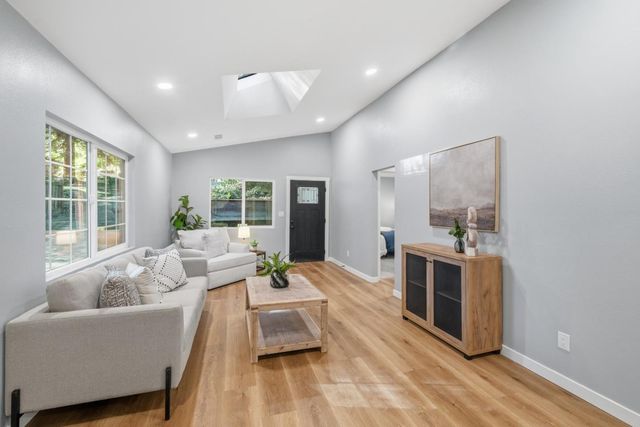 831 Hillcrest Drive, Felton, CA 95018