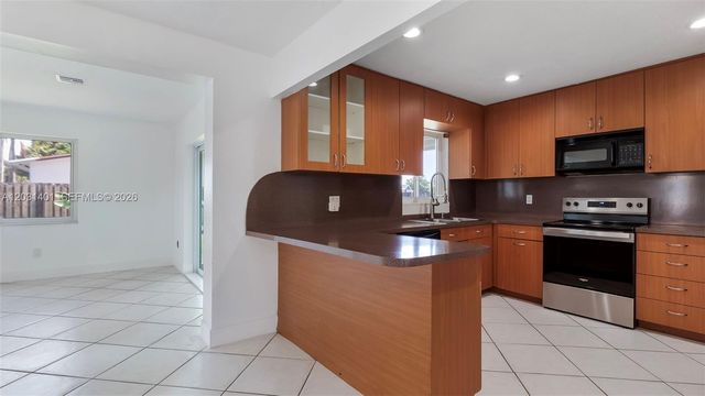 9741 NW 5th St 9741, Pembroke Pines, FL 33024